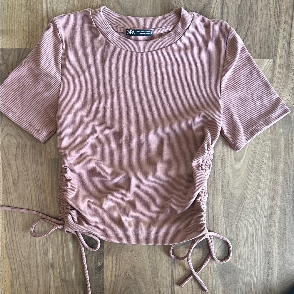 ZARA ribbed short sleeve t-shirt with adjustable ruched sides. Size S